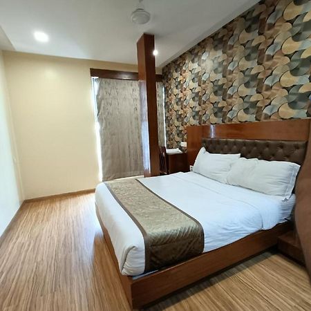 Hotel A Suites Mumbai Bagian luar foto