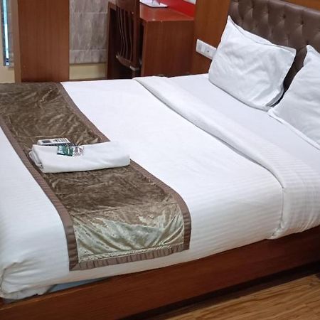 Hotel A Suites Mumbai Bagian luar foto